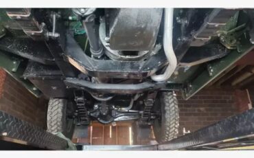 Land-rover-Series-2a-1969-Green-Tan-20