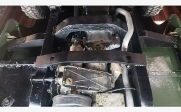 Land-rover-Series-2a-1969-Green-Tan-23