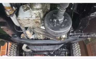 Land-rover-Series-2a-1969-Green-Tan-24