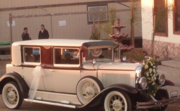 Lasalle-1931-Beige-Cherry-Red-4