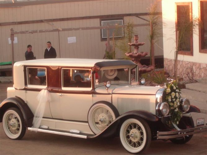 Lasalle-1931-Beige-Cherry-Red-4