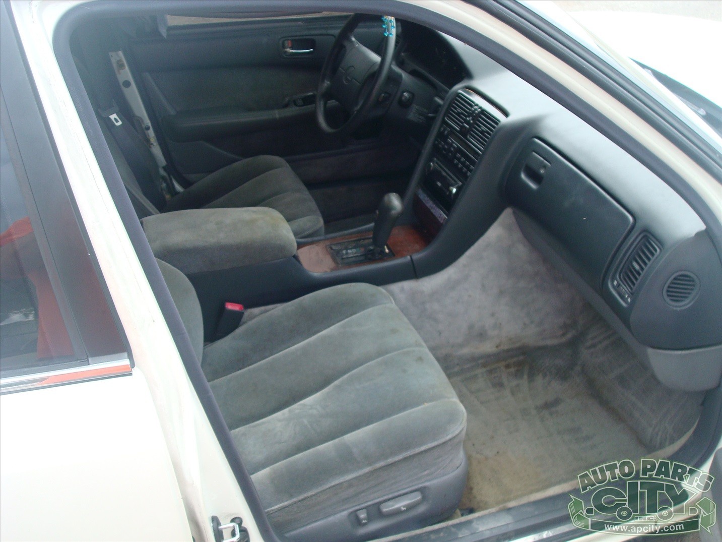 Lexus-LS-1991-Sedan-16