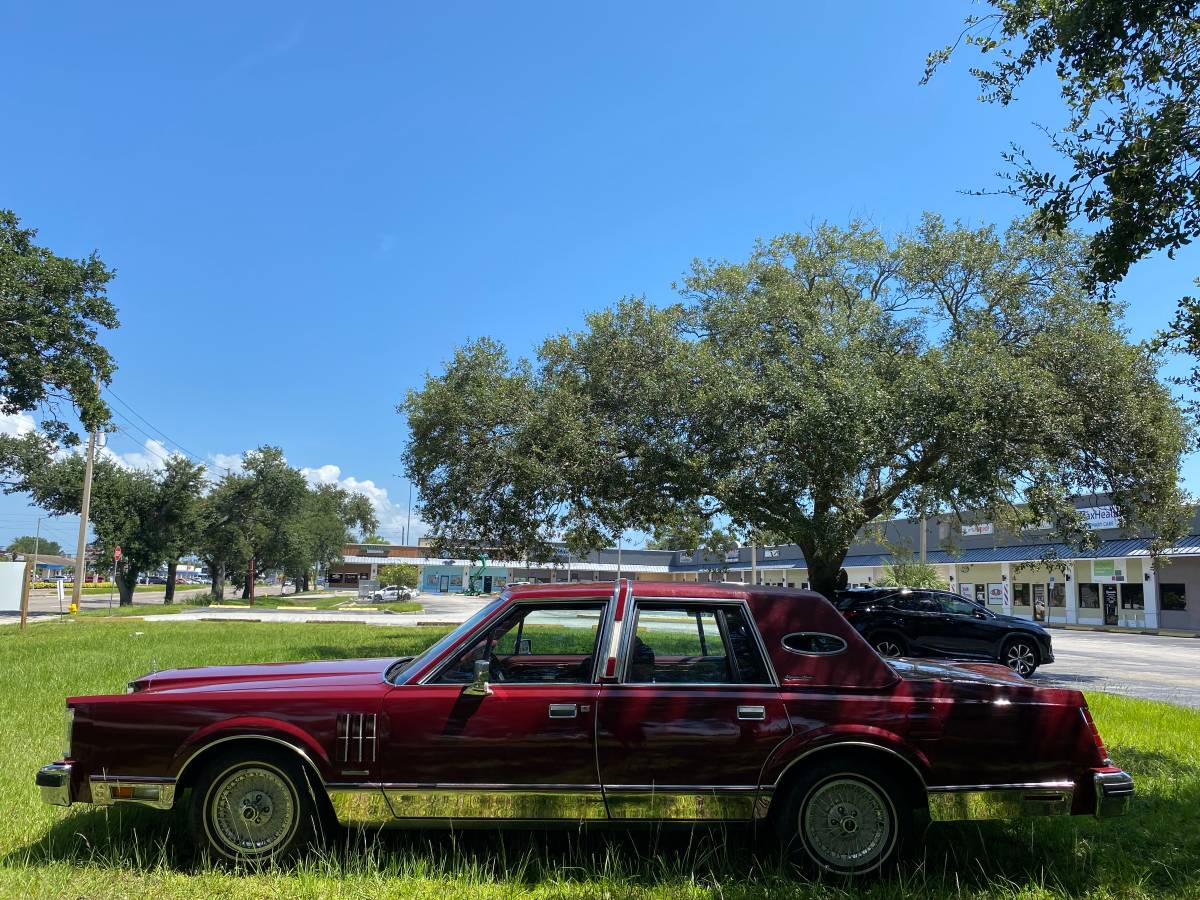 Lincoln-1983-red-4