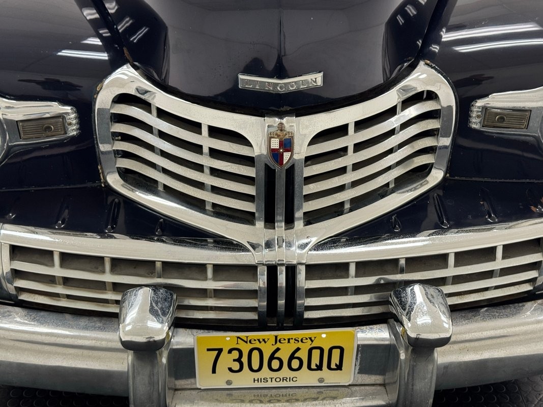 Lincoln-Continental-1947-Convertible-11