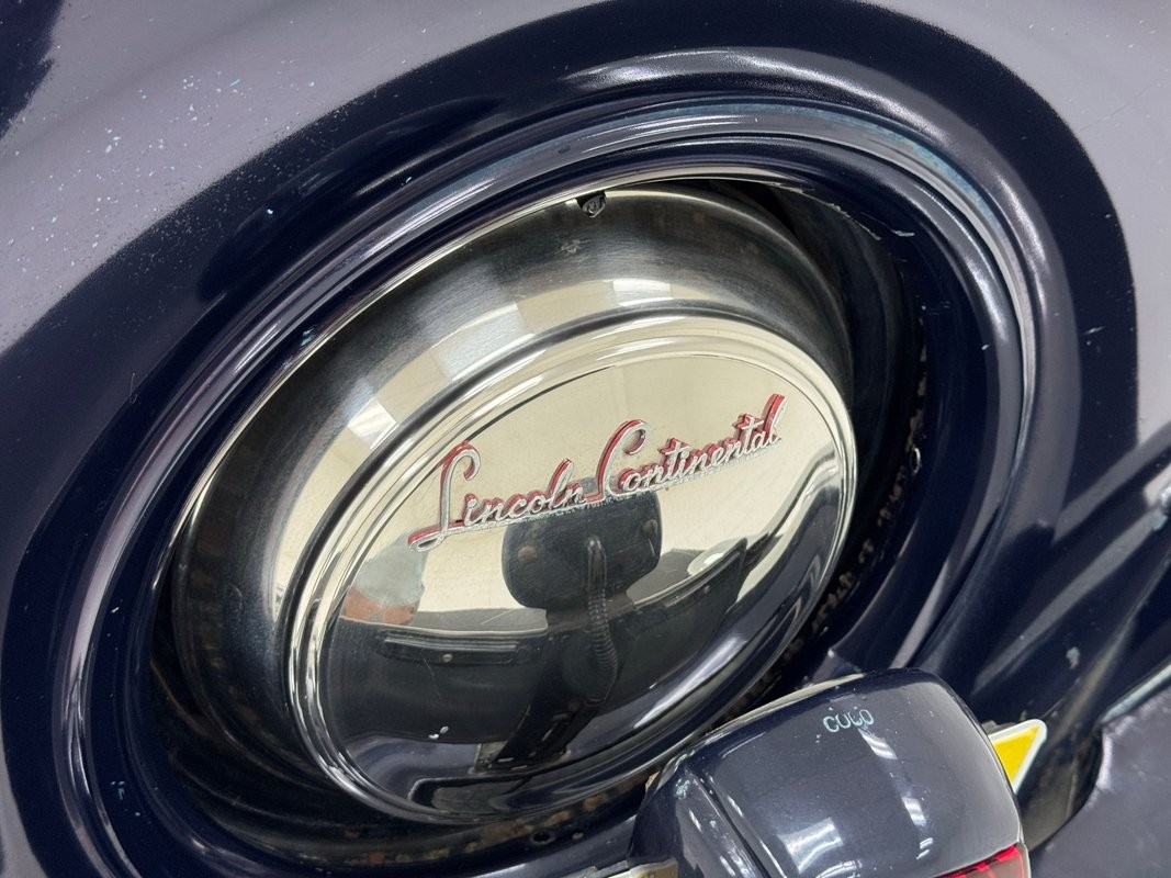 Lincoln-Continental-1947-Convertible-24