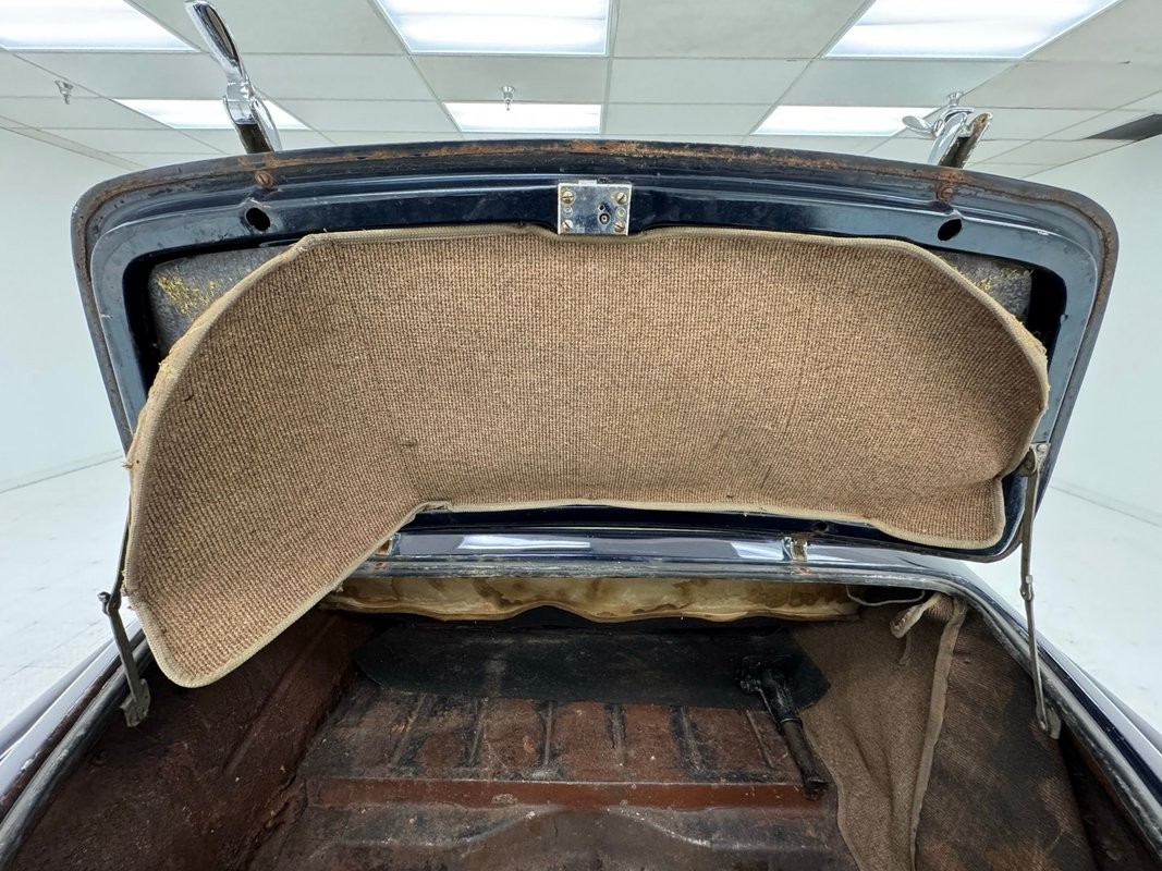 Lincoln-Continental-1947-Convertible-39