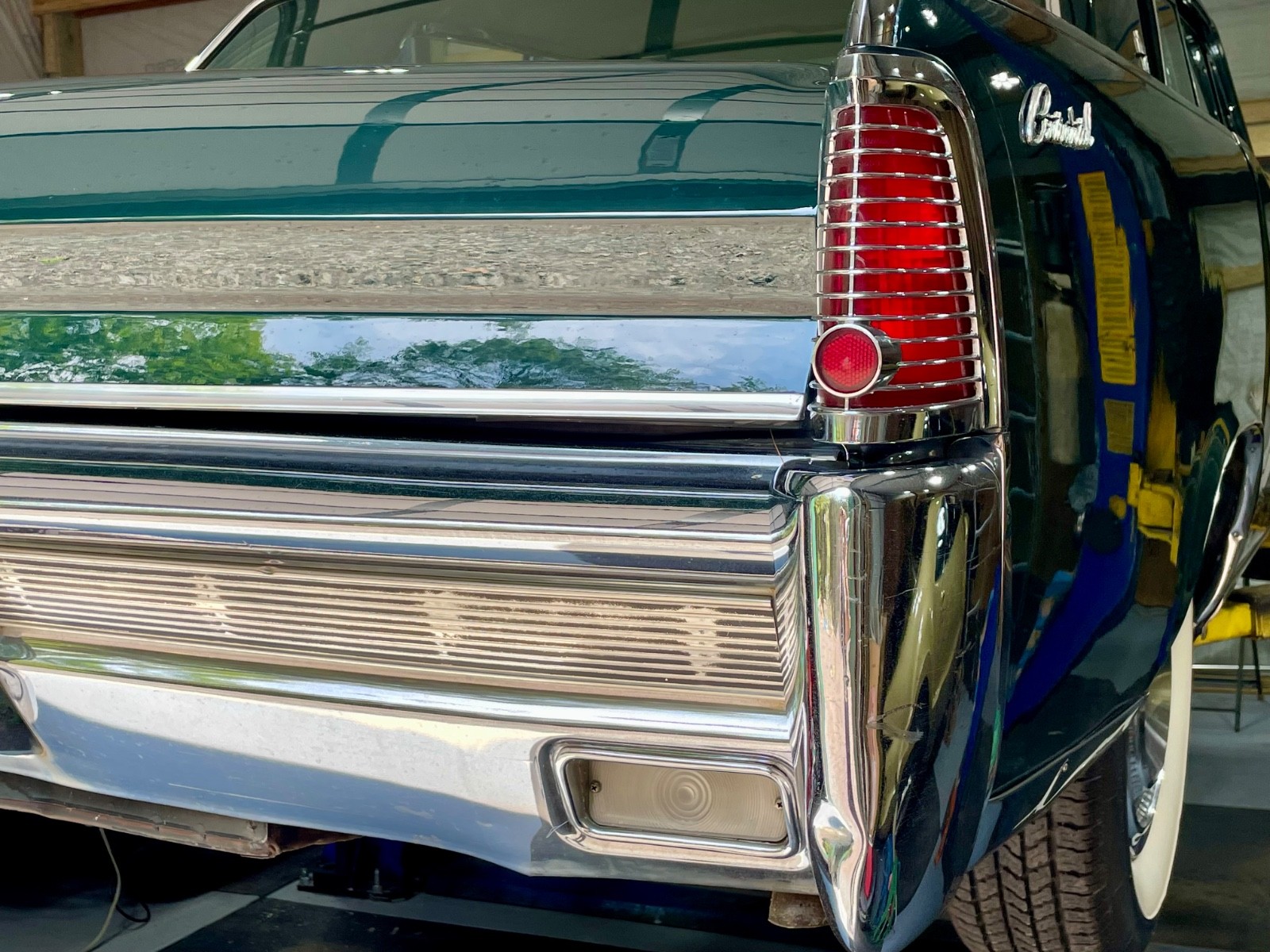 Lincoln-Continental-1965-Sedan-27