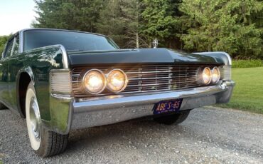 Lincoln-Continental-1965-Sedan-3