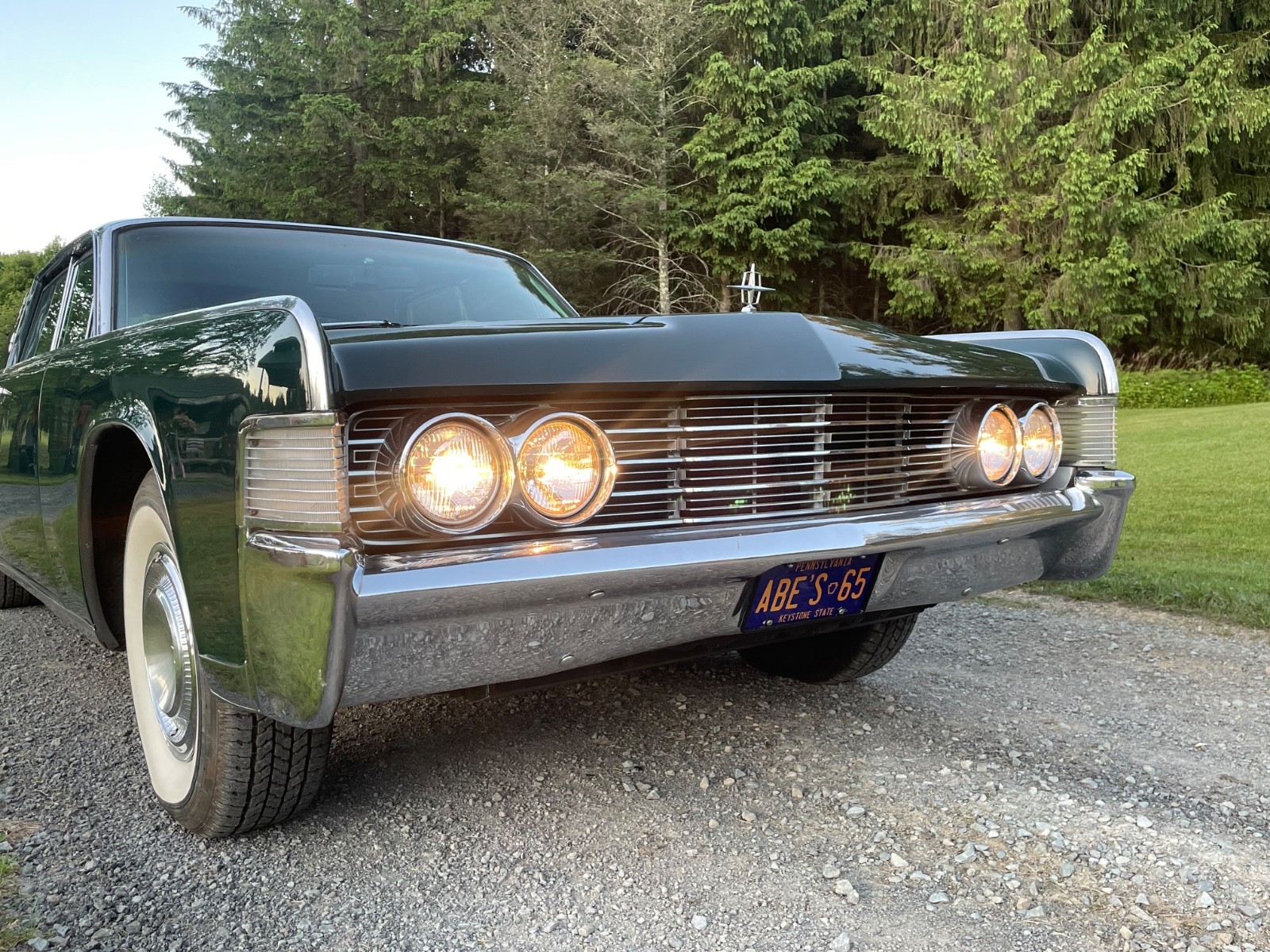 Lincoln-Continental-1965-Sedan-3