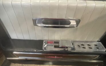 Lincoln-Continental-1965-Sedan-35