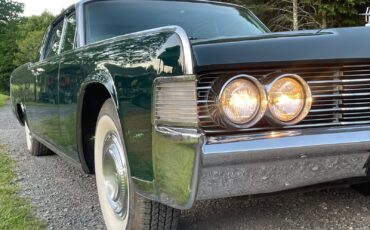 Lincoln-Continental-1965-Sedan-4