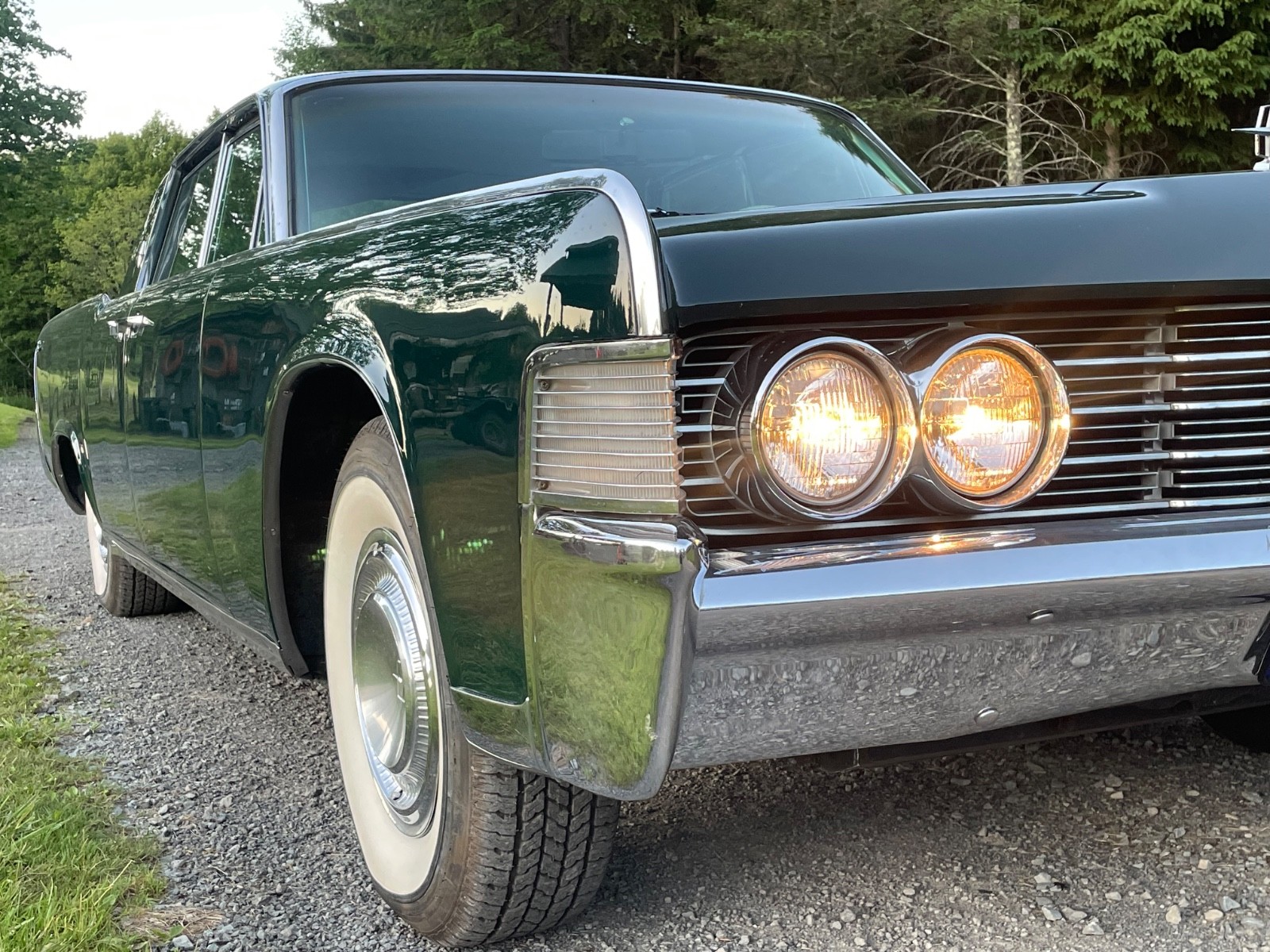 Lincoln-Continental-1965-Sedan-4