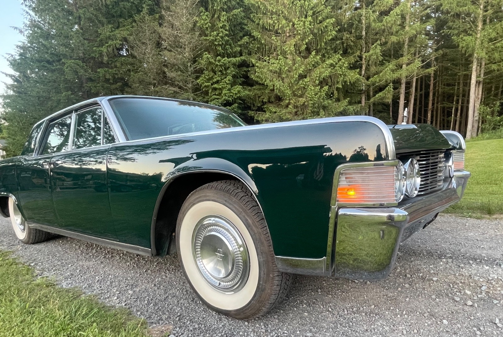Lincoln-Continental-1965-Sedan-5