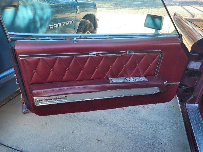 Lincoln-Continental-1968-MaroonBlack-Top-12