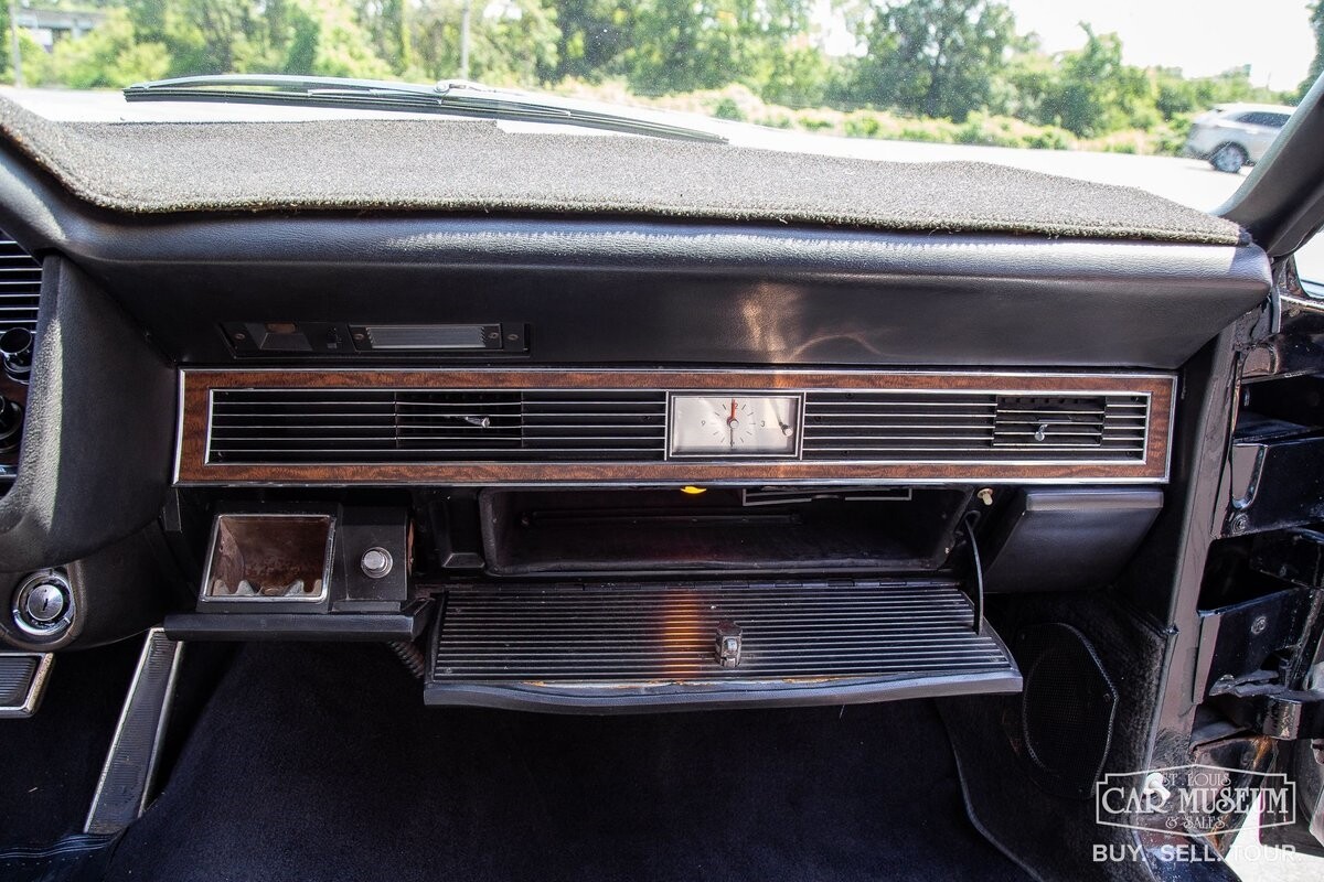 Lincoln-Continental-1969-Limousine-35
