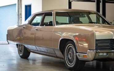 Lincoln-Continental-1970-4-Door-Sedan-10
