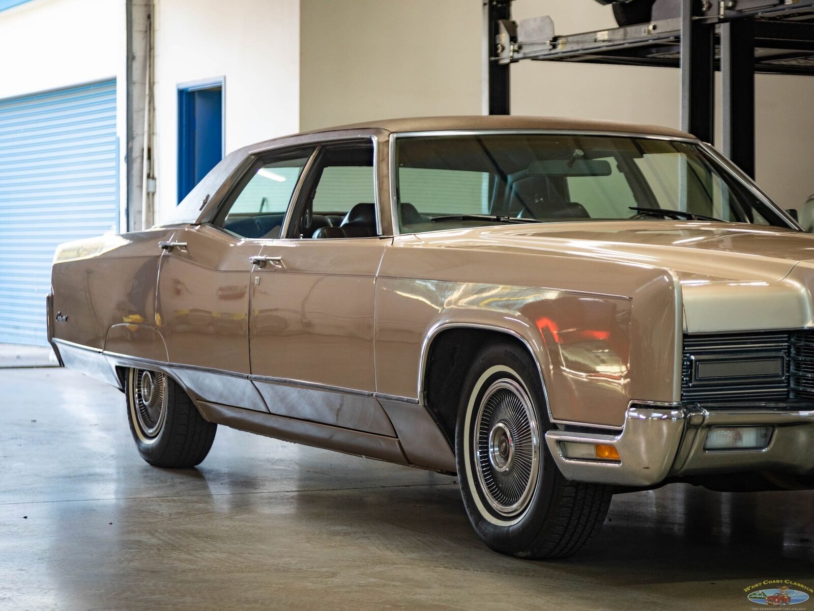 Lincoln-Continental-1970-4-Door-Sedan-10