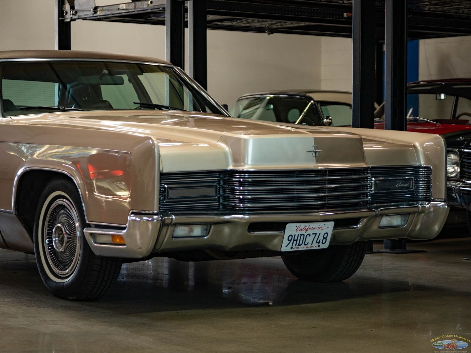 Lincoln-Continental-1970-4-Door-Sedan-11