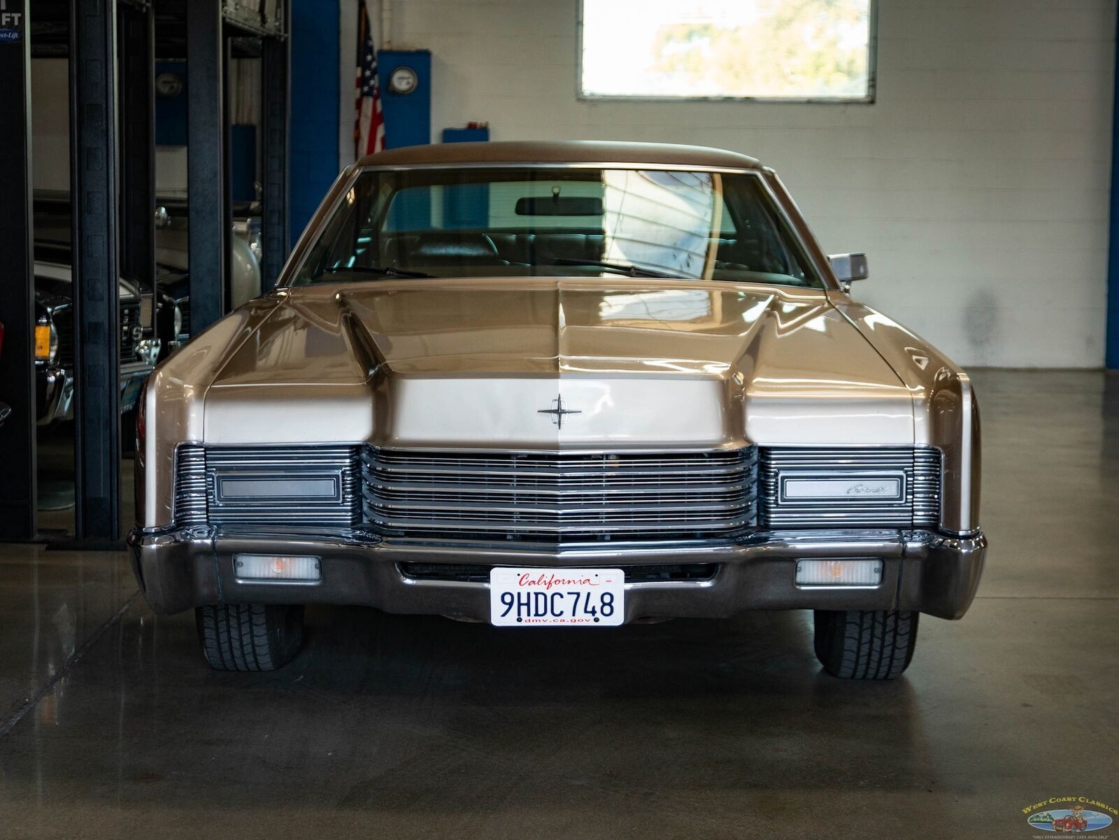 Lincoln-Continental-1970-4-Door-Sedan-12