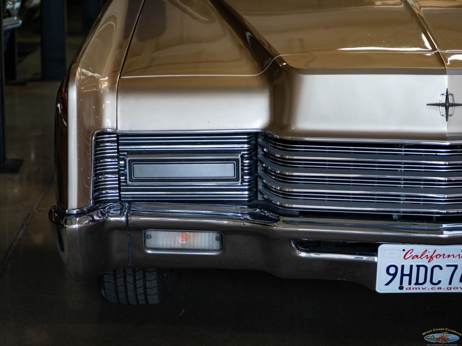 Lincoln-Continental-1970-4-Door-Sedan-13