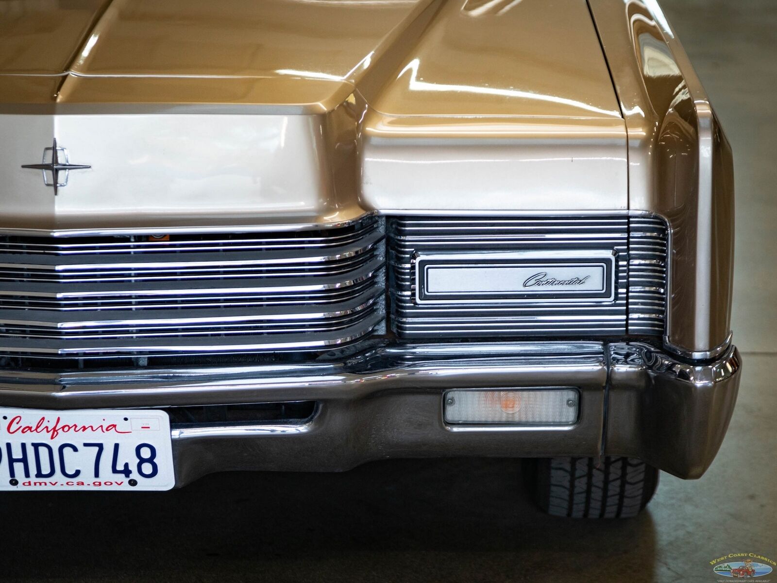 Lincoln-Continental-1970-4-Door-Sedan-15