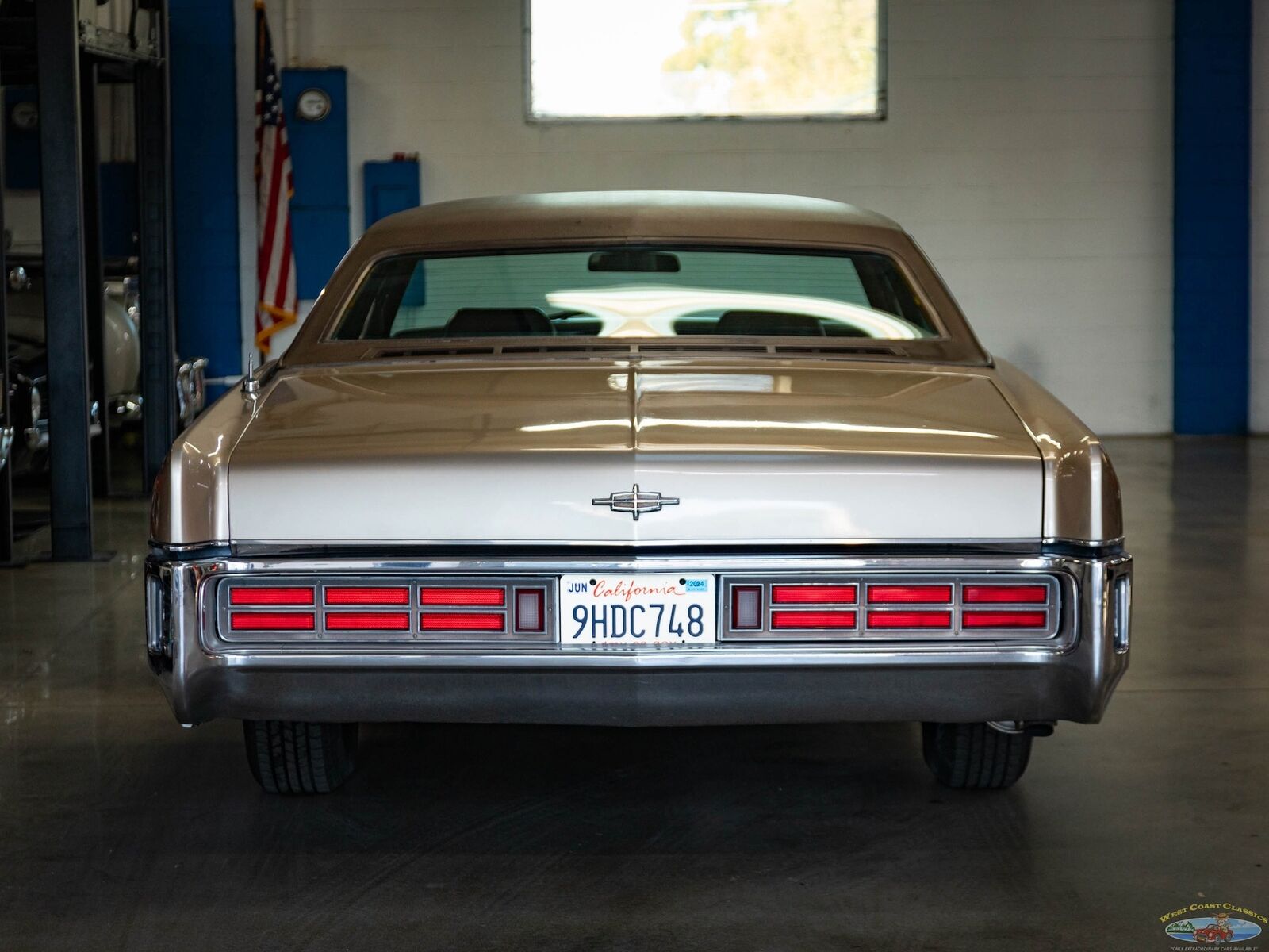 Lincoln-Continental-1970-4-Door-Sedan-16