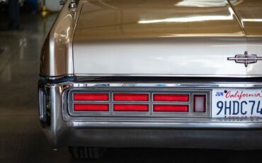 Lincoln-Continental-1970-4-Door-Sedan-17