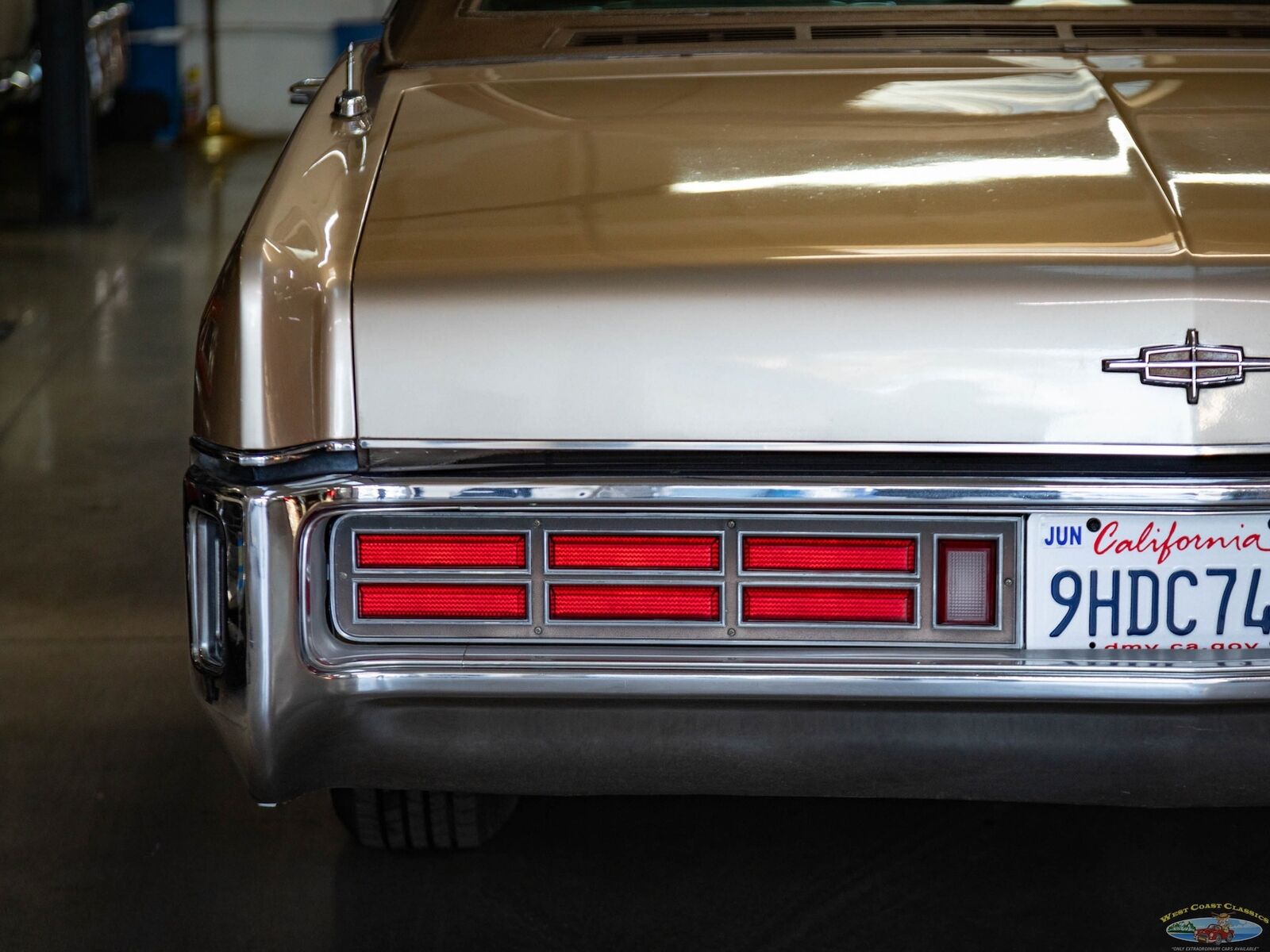 Lincoln-Continental-1970-4-Door-Sedan-17