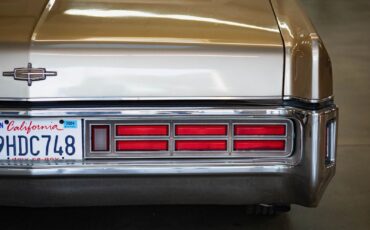 Lincoln-Continental-1970-4-Door-Sedan-19