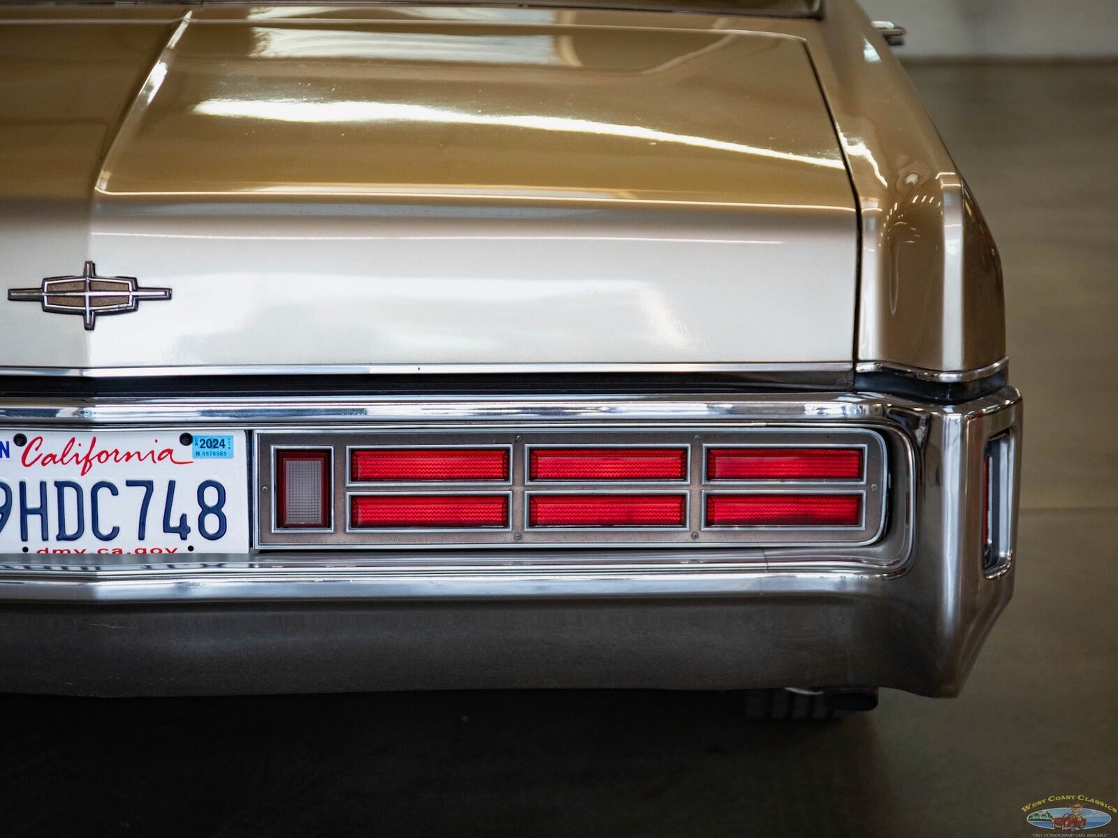Lincoln-Continental-1970-4-Door-Sedan-19
