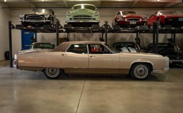 Lincoln-Continental-1970-4-Door-Sedan-2