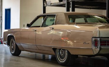 Lincoln-Continental-1970-4-Door-Sedan-21