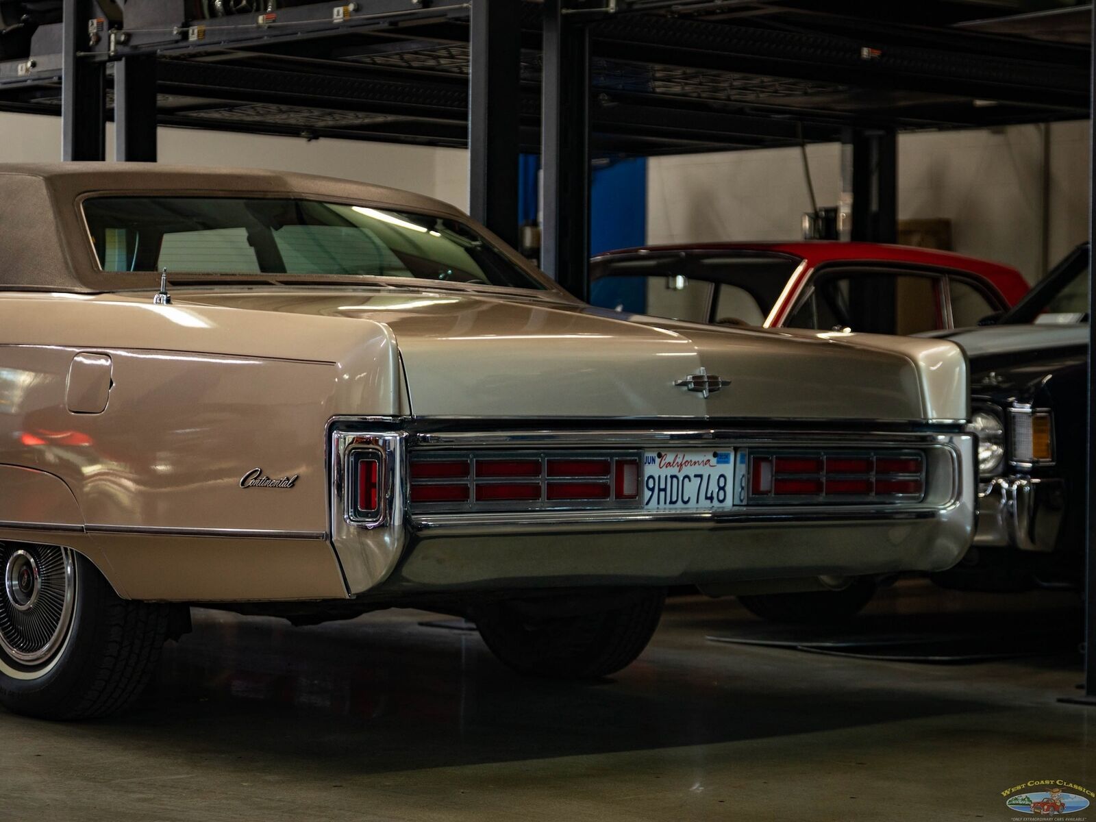 Lincoln-Continental-1970-4-Door-Sedan-22