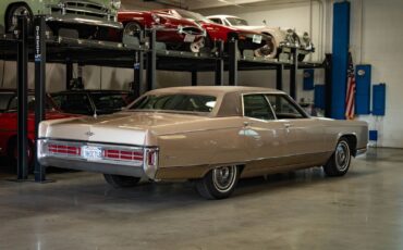 Lincoln-Continental-1970-4-Door-Sedan-23