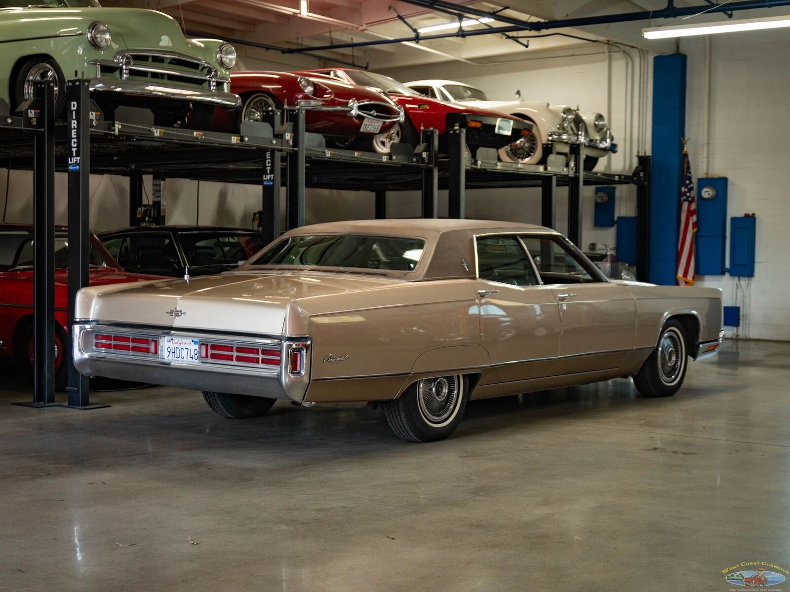 Lincoln-Continental-1970-4-Door-Sedan-23