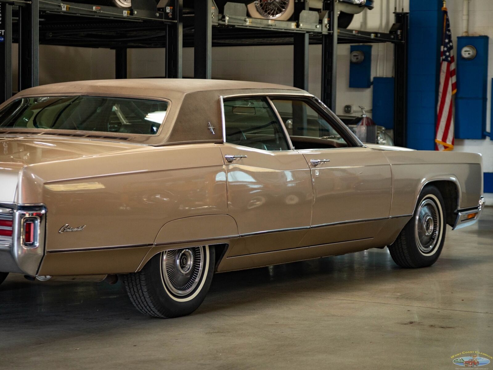 Lincoln-Continental-1970-4-Door-Sedan-25