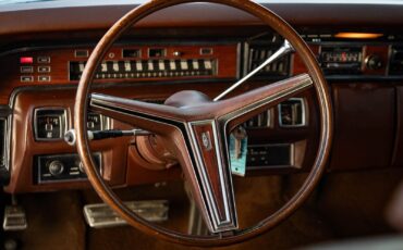Lincoln-Continental-1970-4-Door-Sedan-32