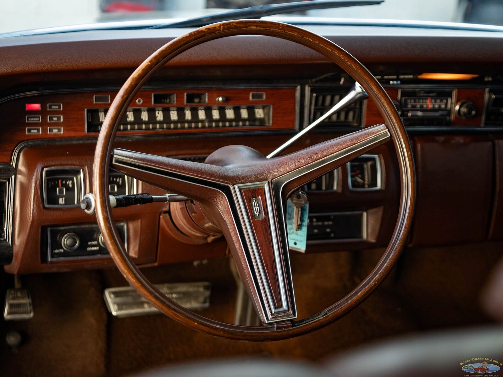 Lincoln-Continental-1970-4-Door-Sedan-32