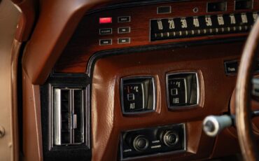 Lincoln-Continental-1970-4-Door-Sedan-33