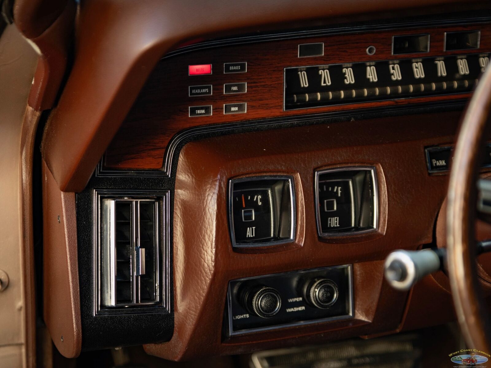 Lincoln-Continental-1970-4-Door-Sedan-33