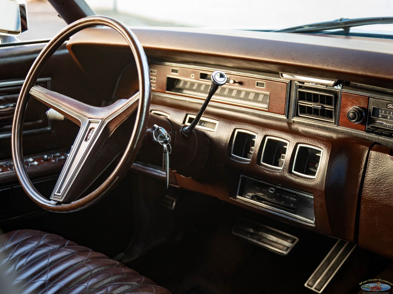 Lincoln-Continental-1970-4-Door-Sedan-38