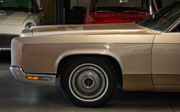 Lincoln-Continental-1970-4-Door-Sedan-4
