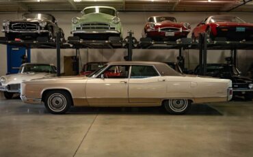 Lincoln-Continental-1970-4-Door-Sedan-5