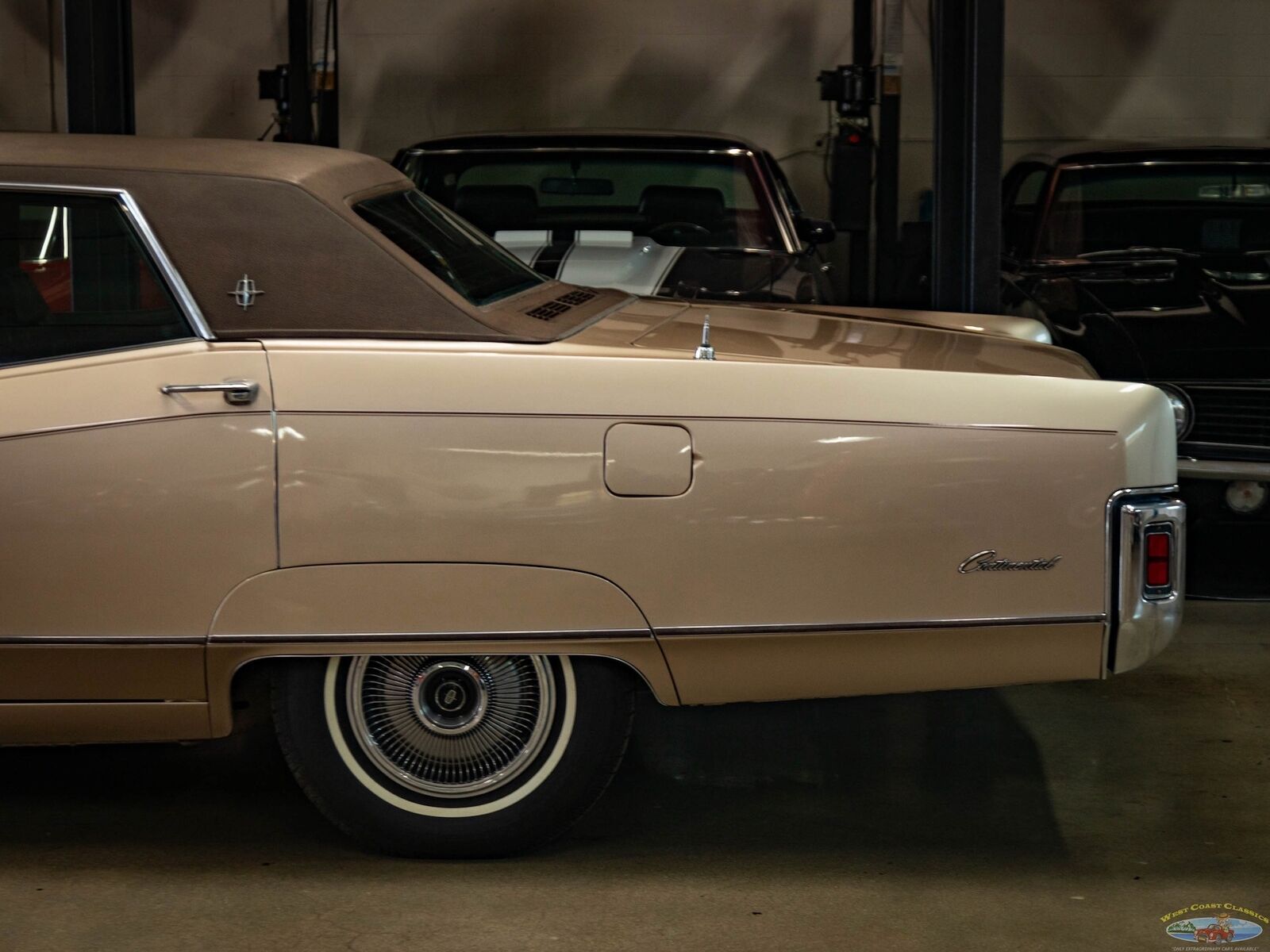 Lincoln-Continental-1970-4-Door-Sedan-6