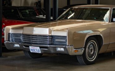 Lincoln-Continental-1970-4-Door-Sedan-7