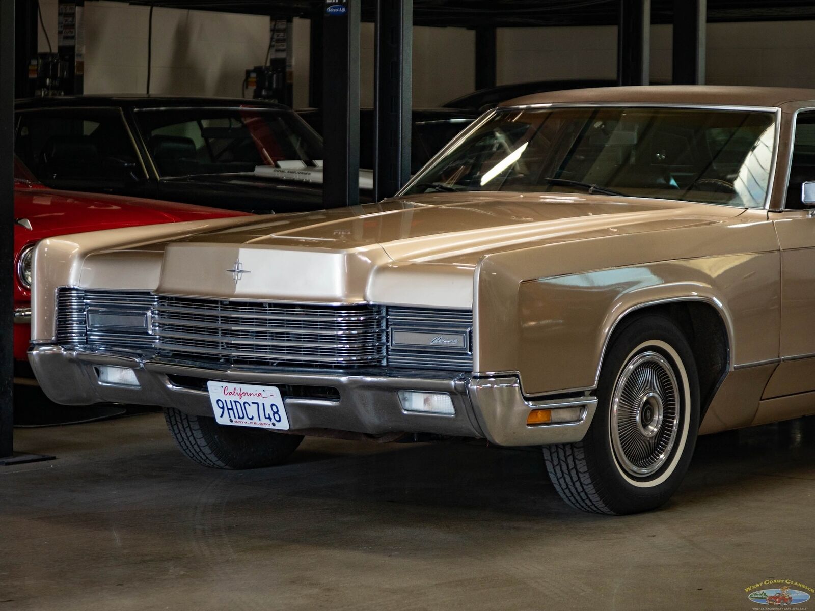 Lincoln-Continental-1970-4-Door-Sedan-7