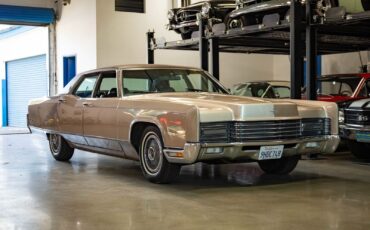 Lincoln-Continental-1970-4-Door-Sedan-9