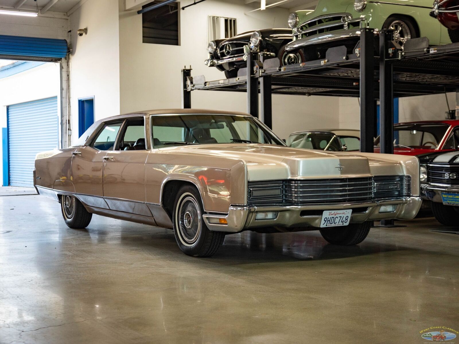 Lincoln-Continental-1970-4-Door-Sedan-9