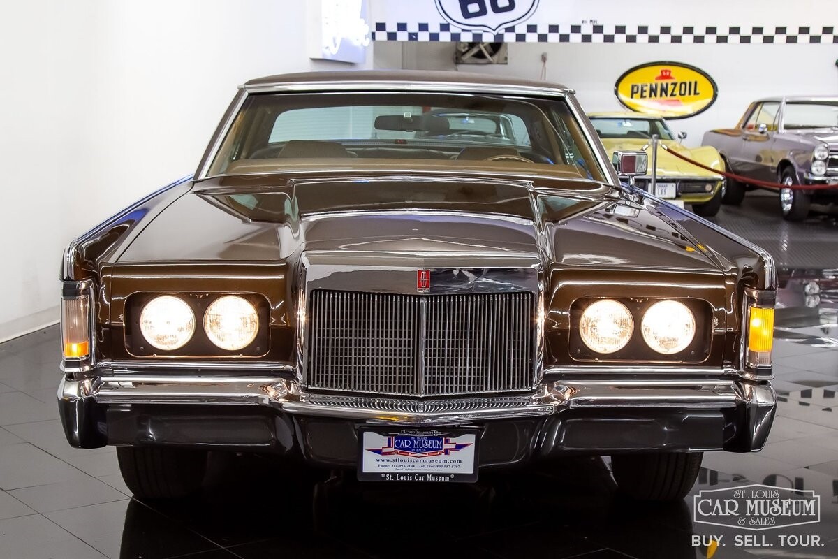 Lincoln-Continental-1971-Coupe-35