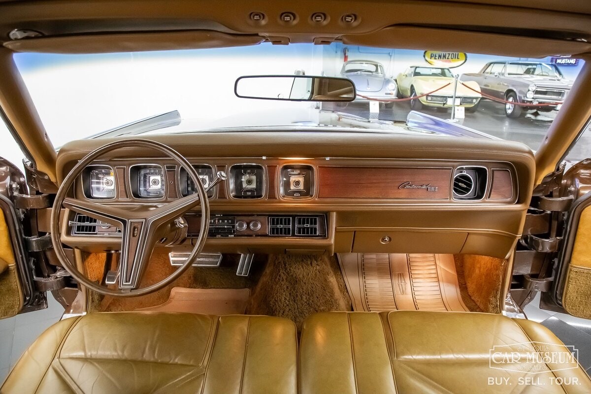 Lincoln-Continental-1971-Coupe-4